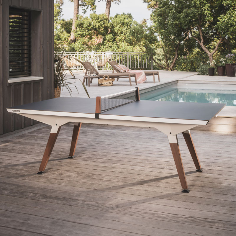 Table de Ping-Pong Play-Style Origin Medium Outdoor au bord d’une piscine