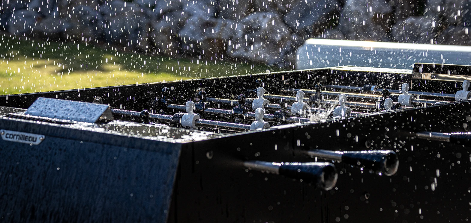 Photo du baby-foot Origin sous la pluie